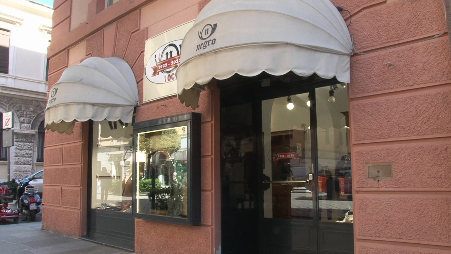 Ingresso e vetrina di Negro in Corso Italia a Savona